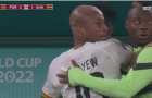 Cầu thủ Ghana đang ăn mừng thì Bồ Đào Nha ghi bàn