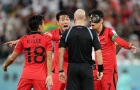 Cầu thủ Hàn Quốc bức xúc khi trọng tài thổi hết giờ