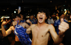 CĐV Nhật Bản cởi áo ăn mừng thành công ở World Cup