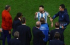 Messi cực chiến, lao đến BHL Hà Lan để chế giễu Van Gaal