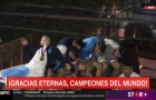 Hân hoan cúp vàng, Messi và 4 đồng đội suýt gặp sự cố trên nóc xe buýt