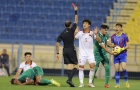 Trọng tài rút nhầm thẻ đỏ khiến cầu thủ U23 Việt Nam ngỡ ngàng