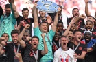 CĐV Barca vui mừng khi Bayern vô địch