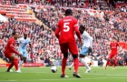 Thua đau Palace, Liverpool hụt hơi trong cuộc đua vô địch