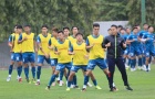 HLV Philippe Troussier 'chăm sóc' 60 cầu thủ ở tuyển Việt Nam và U23