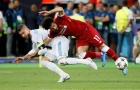 Salah phản ứng thế nào khi chạm mặt Ramos?