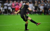Bale solo ghi bàn từ giữa sân