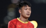 Trung vệ tuyển Việt Nam bỏ buổi tập để đón con đầu lòng