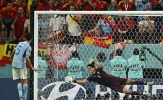 Siêu thủ môn cản 2 penalty, Tây Ban Nha thành nạn nhân cơn địa chấn