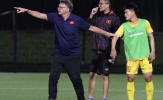 HLV Philippe Troussier 'chỉnh' cầu thủ U23 Việt Nam trước trận gặp UAE