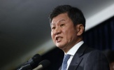 Sếp lớn Hàn Quốc không từ chức, CĐV gửi vòng hoa tang