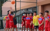 Cười bể bụng với trình độ ném bóng rổ của U22 Việt Nam