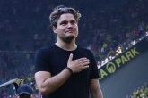 HLV Dortmund bật khóc khi mất ngôi vương vào tay Bayern