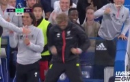 Tân binh của Liverpool phản ứng 'khó đỡ' khi Henderson ghi bàn