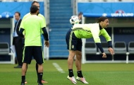 Đồng đội 'mắt tròn mắt dẹt' trước kỹ thuật giữ bóng siêu đỉnh của Ibrahimovic