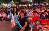 Việt Nam vô địch, hàng ngàn CĐV ăn mừng chiến thắng tại phố đi bộ Nguyễn Huệ