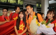 Fan quây kín U23 Việt Nam tại sân bay Tân Sơn Nhất
