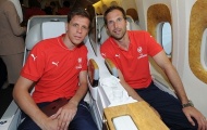 Cech cùng dàn sao Arsenal lên đường sang Singapore