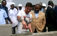 Nghĩa cử cao đẹp của Messi ở châu Phi