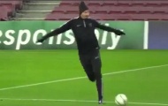 Ibrahimovic sút penalty theo 2 phong cách rabona và panenka
