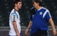 HLV Martino hối hận vì “xúi bậy” Messi