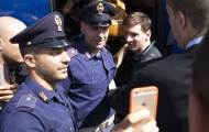 Đến Rome, cả cảnh sát cũng muốn “tự sướng” với Messi