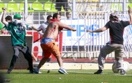 CĐV ẩu đả kinh hoàng trên sân ở giải VĐQG Chile