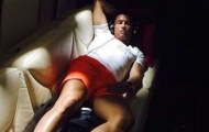 Ronaldo “tòm tem” nữ sinh, “nằm” với siêu mẫu ngực bự