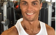 Ronaldo dùi mình trong phòng gym ngày Giáng sinh