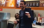 Lampard trổ tài… bắt kem siêu dính tại Dubai