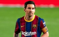 Lionel Messi ngồi ngoài trong buổi tập của Barcelona