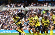 Son rực sáng, Tottenham lên đỉnh Premier League