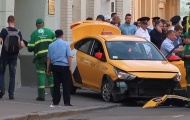 Taxi tông vào CĐV ở Moscow, 8 người bị thương
