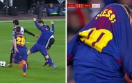 Messi bị sao Valencia kéo áo trùm đầu