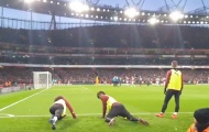 CĐV Arsenal 'tan chảy' với hành động của Guendouzi và Iwobi ở bàn penalty