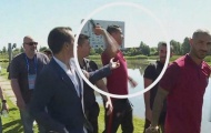 Lộ lý do Ronaldo giật micro phóng viên ném xuống hồ nước