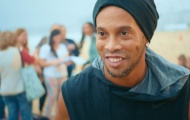 Ronaldinho phô diễn kỹ thuật khi giới thiệu Olympics 2016