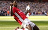 Emmanuel Adebayor một thời làm loạn bóng đá Anh