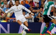 Sốc: Ronaldo rê bóng... chỉ ngang thủ môn Barca