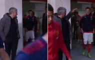 Mourinho bất ngờ chờ đón Oezil ở đường hầm