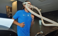 Cầu thủ Tottenham 'đeo ống thở' trong ngày đầu tập trung