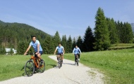 Dàn sao Lazio đạp xe giữa vùng rừng núi hoang vu 