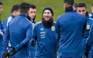 Đến Manchester, Messi cười rạng rỡ