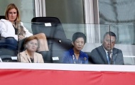 Công chúa Takamado rạng rỡ tiếp sức trong ngày Nhật chia điểm với Senegal