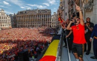 Hàng nghìn NHM đổ ra đường chào đón cầu thủ Bỉ như những nhà vô địch