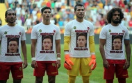 Dàn cầu thủ mặc áo in mặt Oezil ủng hộ chống phân biệt chủng tộc