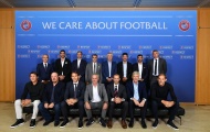 Emery 'tránh mặt' Wenger không dự Hội nghị HLV UEFA do Mourinho chủ trì