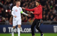 Đến tận giây cuối, Rooney vẫn tỏ ra lịch thiệp với vị khách không mời