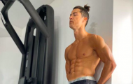Ronaldo khoe body đỉnh cao trong lúc chống dịch