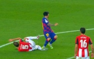 Khiến đối thủ nằm quằn quại, Messi vẫn may mắn thoát thẻ phạt